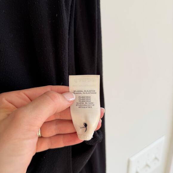 Aritzia Wilfred Puff Sleeve Pearl Button Bodysuit Black M - Picture 5 of 6